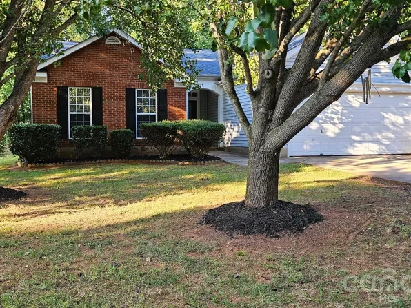 7216 Preakness Stakes Ln, Charlotte, NC 28215