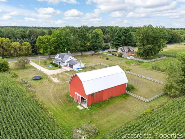 6196 W Sidney Rd, Sidney, MI 48885