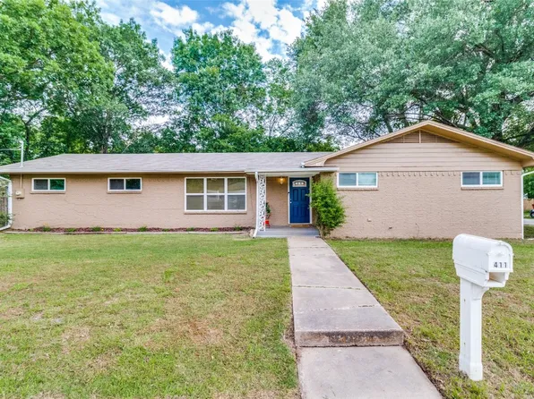 411 E 10th St, Bonham, TX 75418