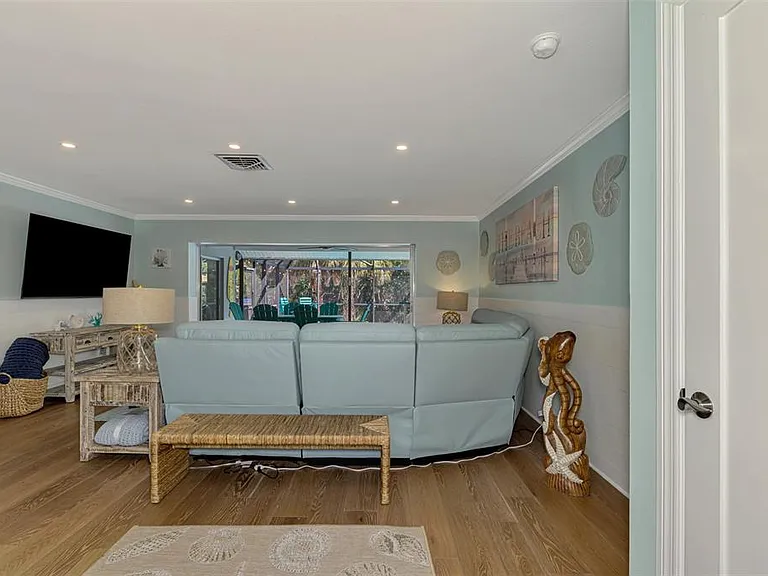 307 Avenida De Paradisio — Photo 9