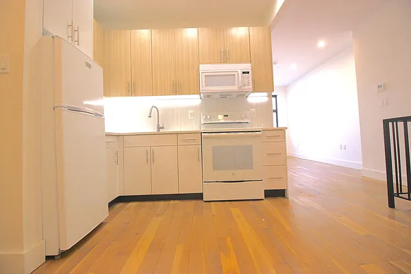 Rented by EXR | media 32