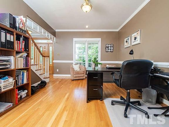 5th image of 228 Townsend Dr