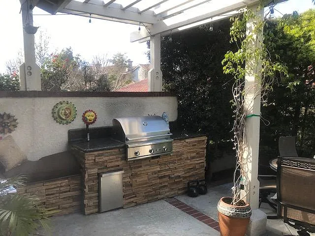 Outdoor living with high-end grill