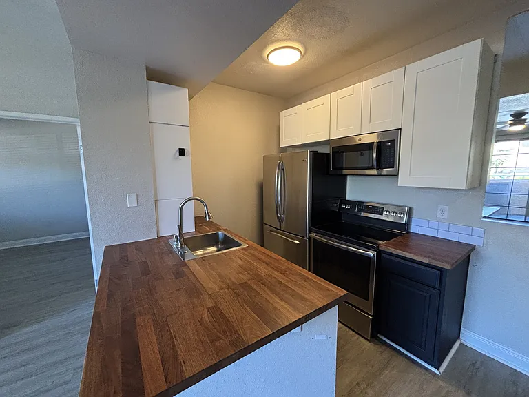 5122 S Jones Blvd #108 — Photo 4