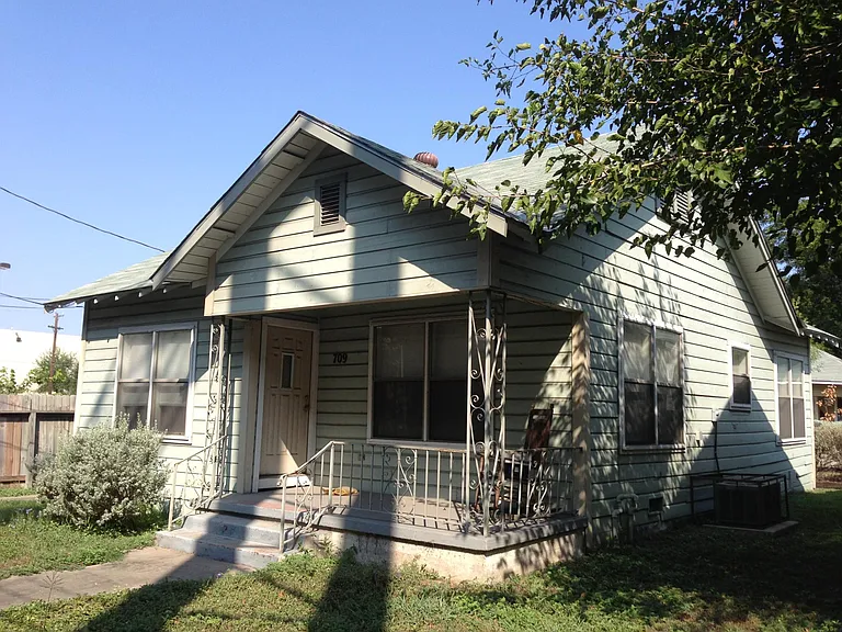 709 E Elmira St — Photo 7