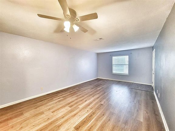 3rd image of 2501 Gulf Fwy APT 271B