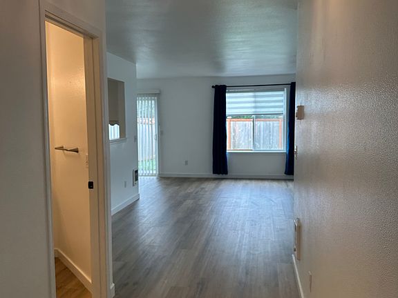 2nd image of 334 Tacoma Blvd S