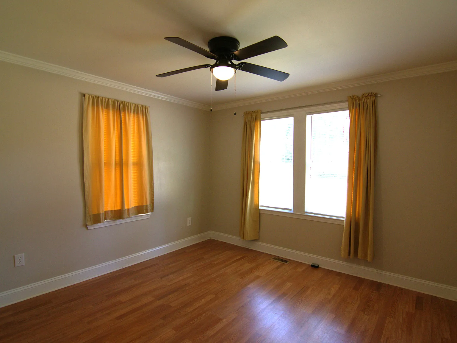 2 bed, 1000 sqft, $1,350 — Photo 3