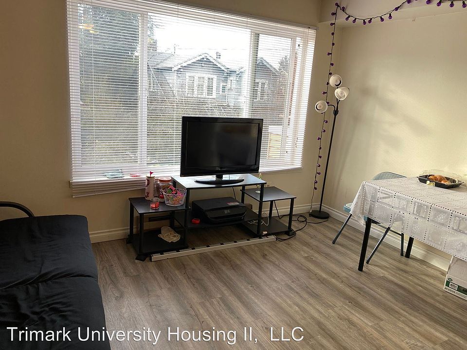 1st image of 5021 Brooklyn Ave NE #4522047
