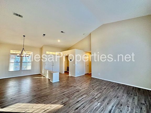 3rd image of 12415 Madera St