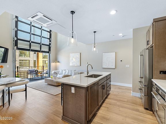 5th image of 3812 Lakeside Dr #7