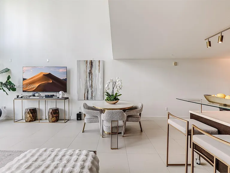 6000 Collins Ave #523 — Photo 10