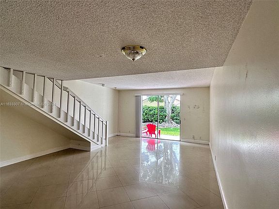 5th image of 1611 Sorrento Dr