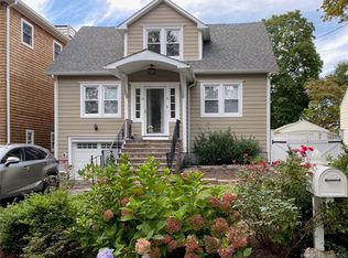17 Dale Dr, Greenwich, CT 06831