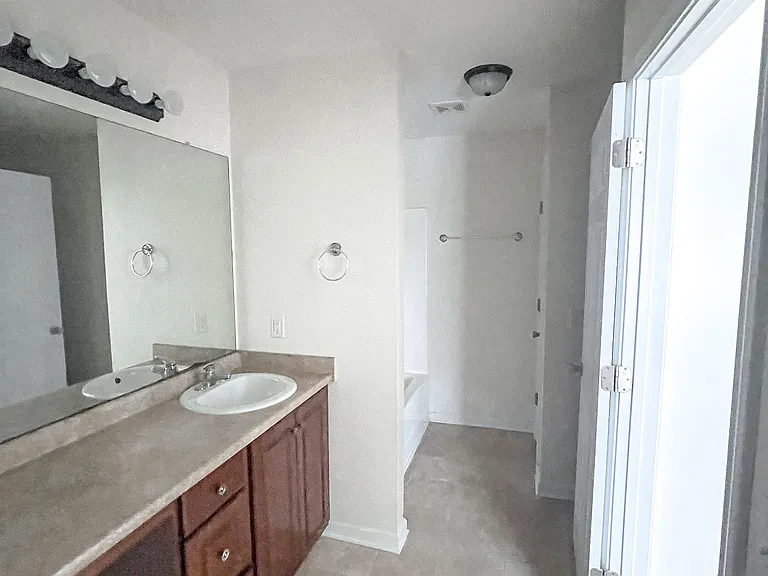 338 S Bridgeport Dr — Photo 7