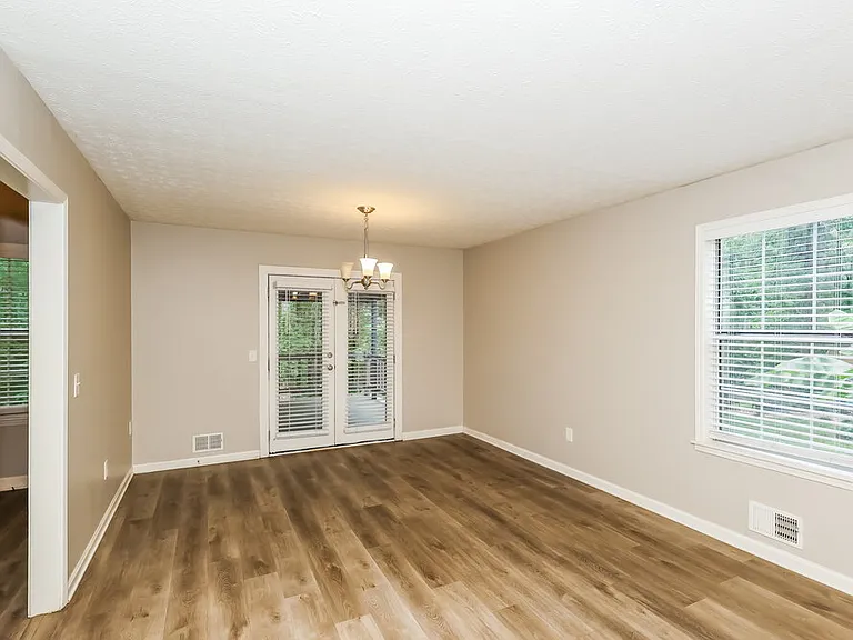 15 Valley Brook Dr — Photo 6