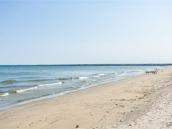 5th image of 425 Beach Ave #24