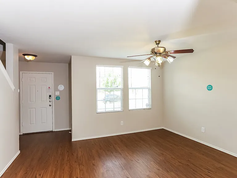 1421 Krista Dr — Photo 4