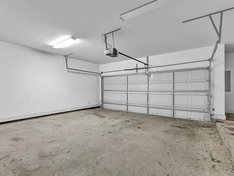 4631 Regent Manor Dr — Photo 26