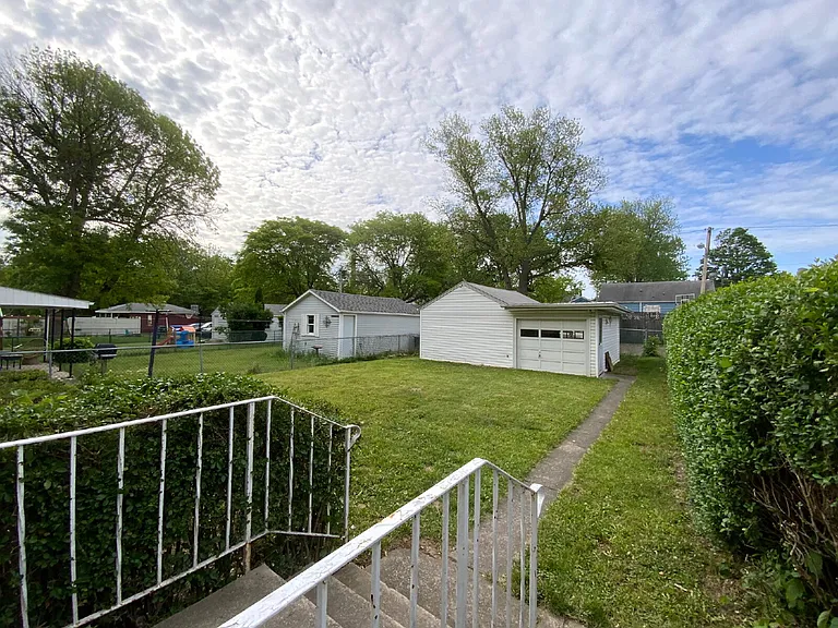 1345 Roselle Ave — Photo 15