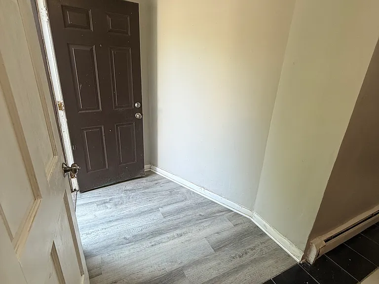 274 E Washington Ave — Photo 18