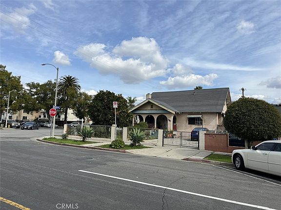 3rd image of 4214 Rosewood Ave