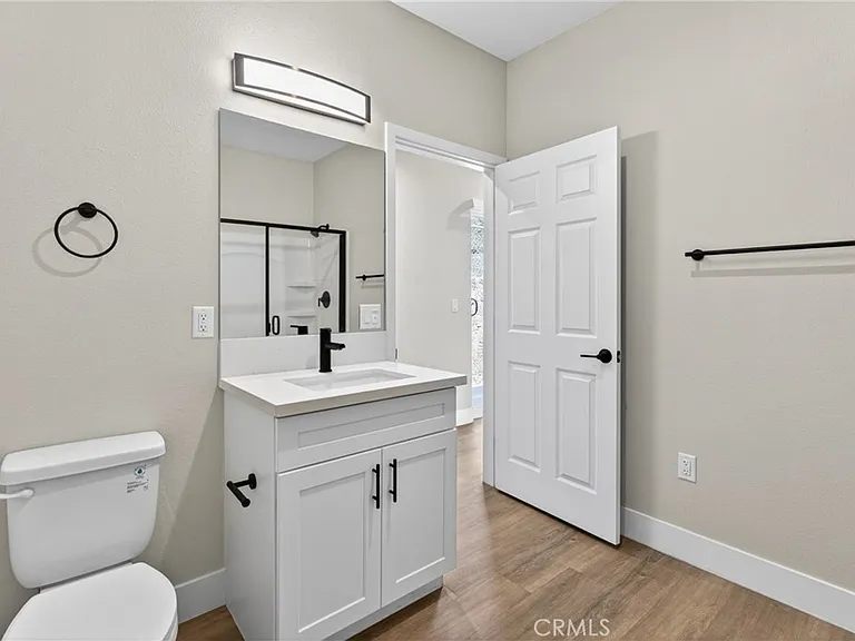 8414 Burnet Ave — Photo 11