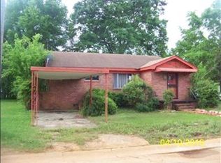 1152 McConkey St, Laurel, MS 39440