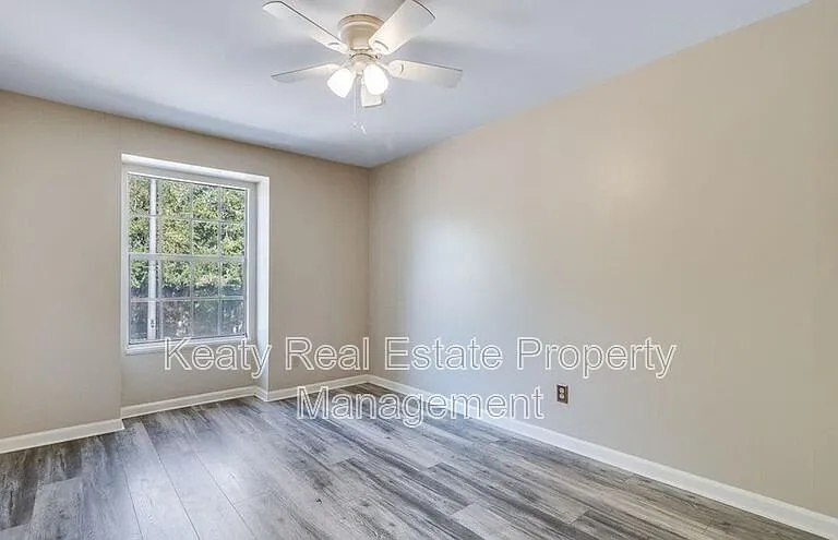 211 Versailles Blvd #10 — Photo 8