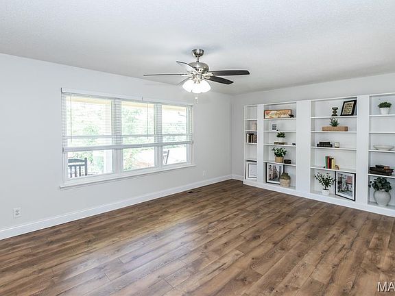 3rd image of 1570 Donnybrook Ln