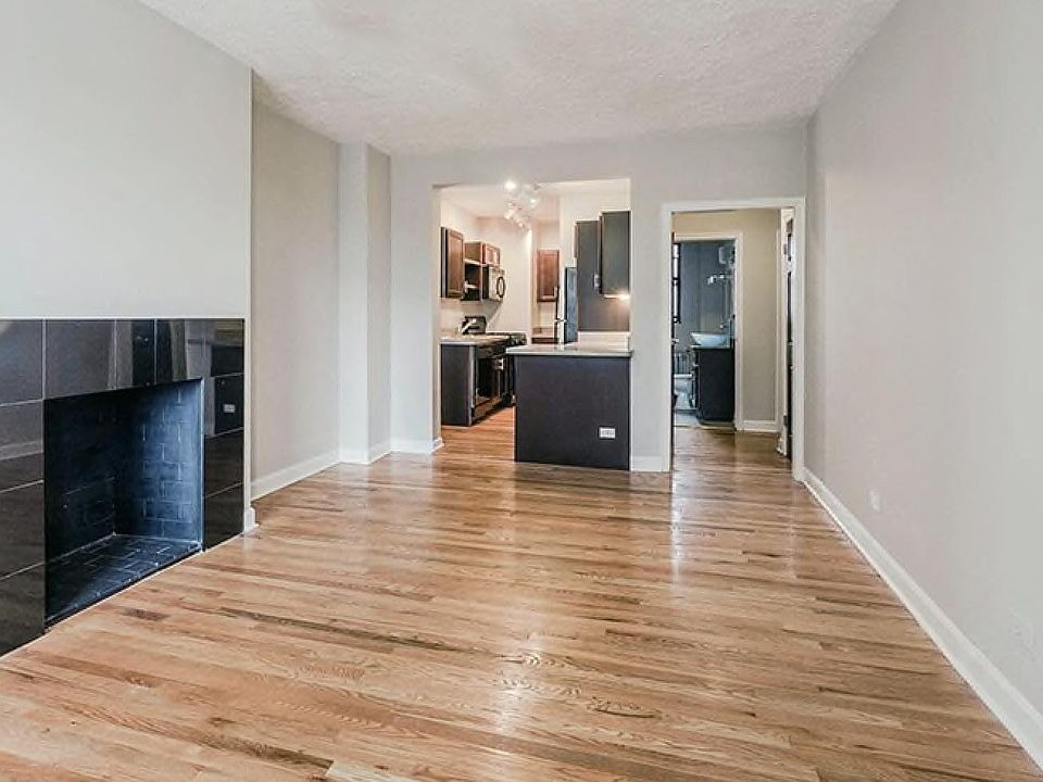 1st image of 424 W Belmont Ave #206