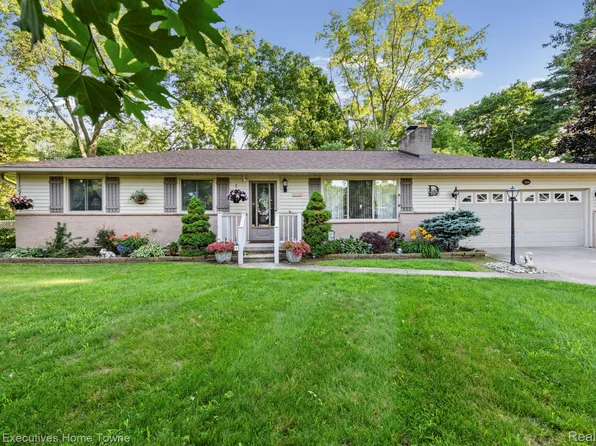 3425 Lomar Dr, Fort Gratiot, MI 48059