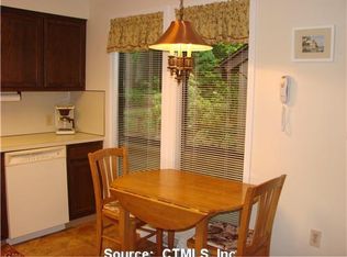 25 Conifer Ln #25, Avon, CT 06001