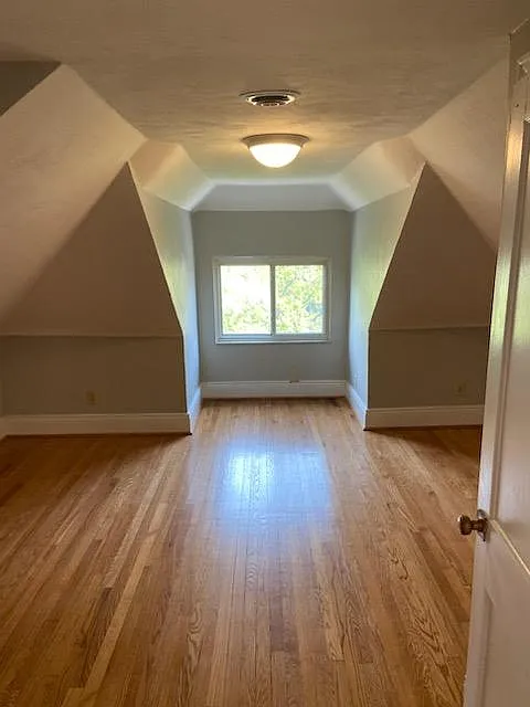 4 bed, 987 sqft, $2,225 — Photo 3