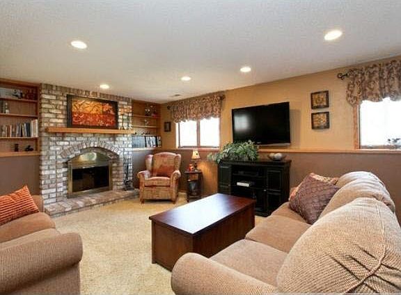 3rd image of 965 Brooks Court