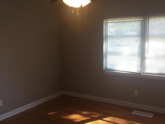 3rd image of 8429 Lamanto Ave S