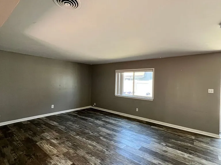 1552 Elm Ave ( F ) — Photo 17
