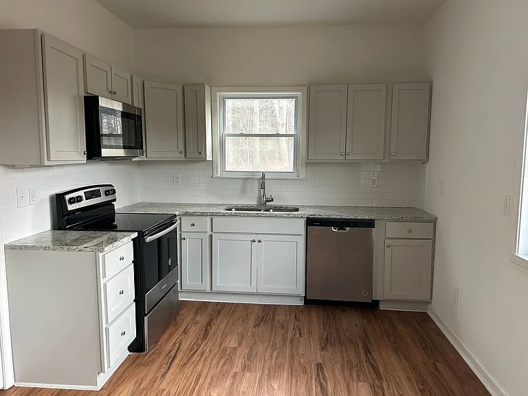 614 Maple Rd — Photo 23