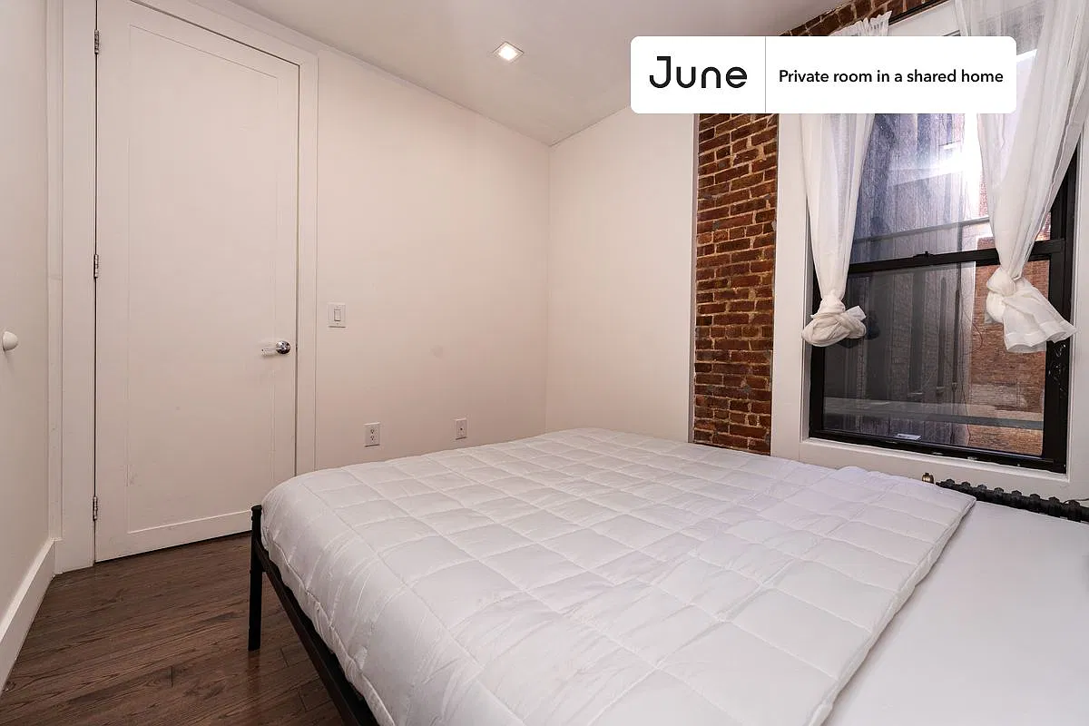 Queen bedroom in 4 bed/2 bath home in West Harlem #1788 C — Photo 2
