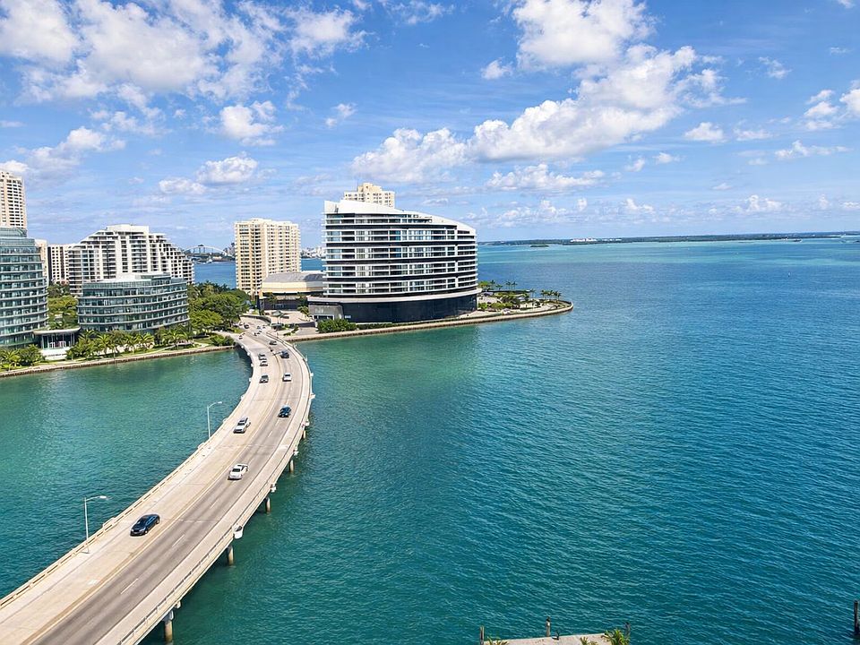 1st image of 905 Brickell Bay Dr APT 825