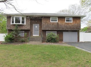 18 Burney Blvd, Mastic, NY 11950