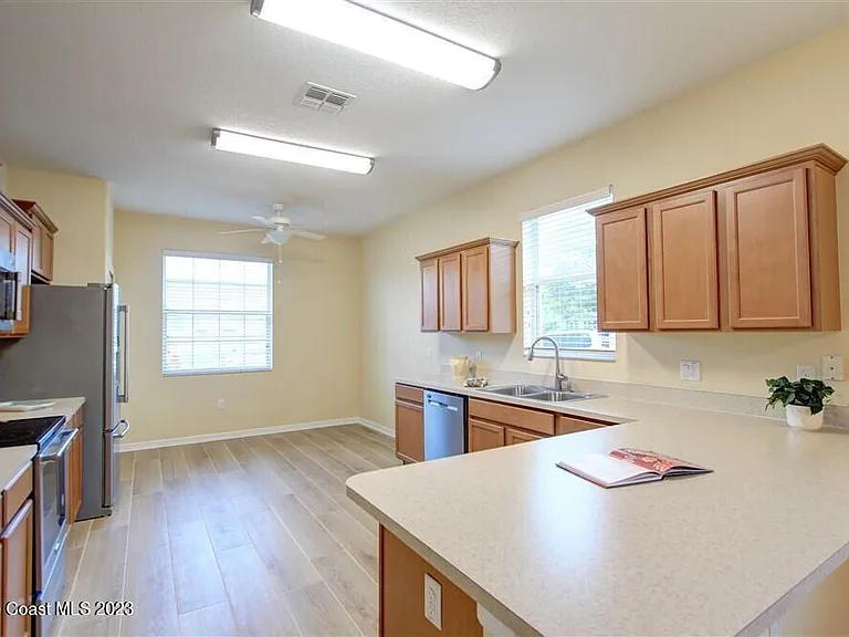 5834 Trieda Dr — Photo 7
