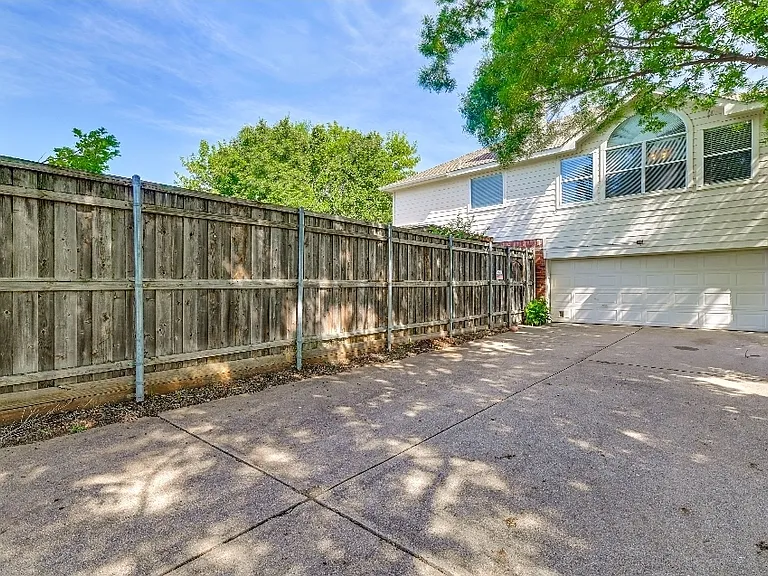 Saddle Dr — Photo 5