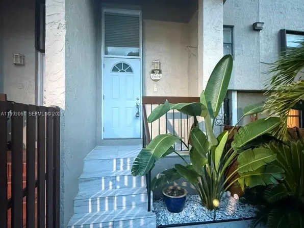 10000 NW 9th Street Cir APT 11, Miami, FL 33172