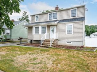 22 Cambridge Ave, Bethpage, NY 11714
