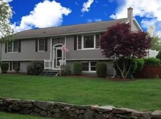 101 Gammons Rd, Acushnet, MA 02743
