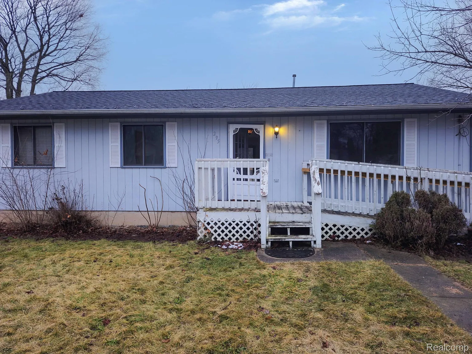 295 Oriole St photo 1