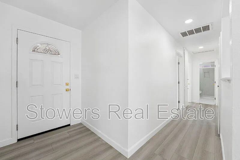 3 bed, 2.0 bath, 1424 sqft, $4,495 — Photo 4