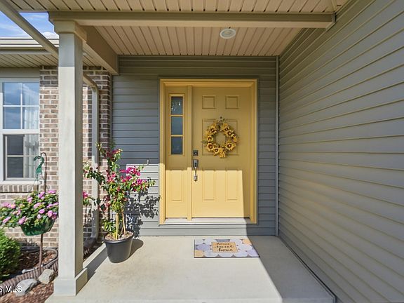 4th image of 258 Sierra Ct