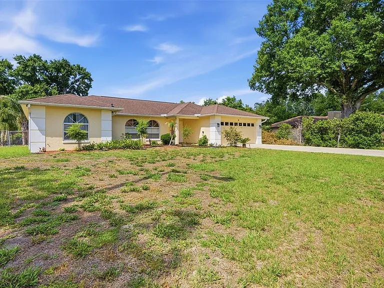 1011 Winifred Way — Photo 3